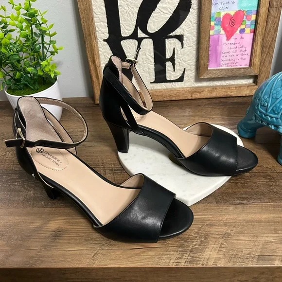 GIANI BERNINI Elegant Black Women's Heels - Picture 1 of 6